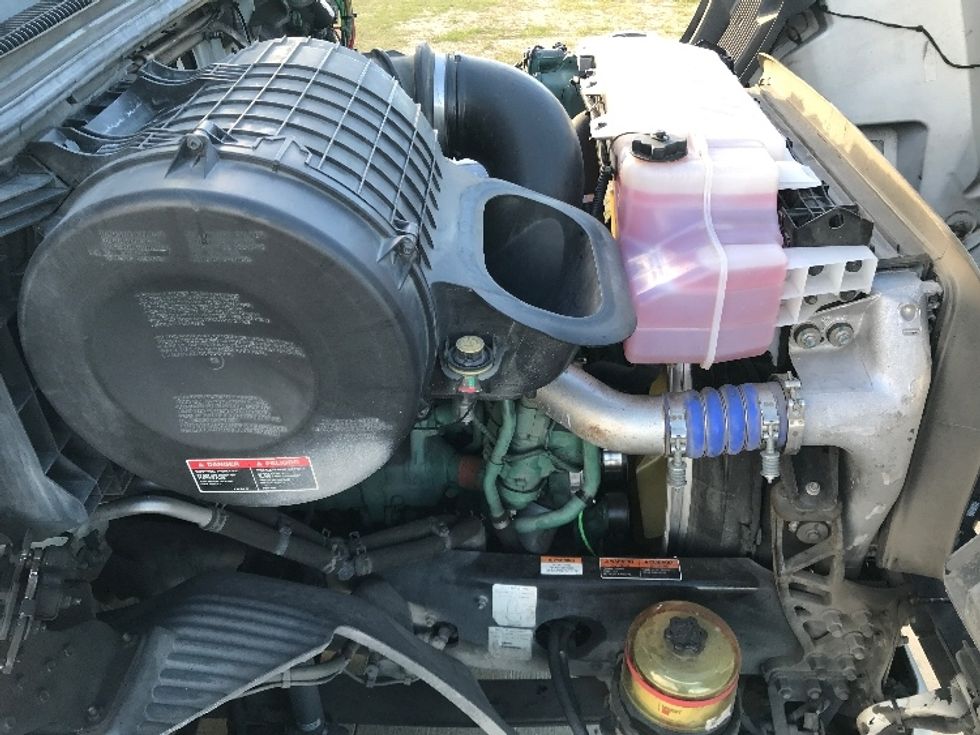 Day Cab Tractor-Heavy Duty Tractors-Volvo-2020-VNR64300-Katy-TX-516,894\n\t\tmiles-$ 51,750 - Image 15