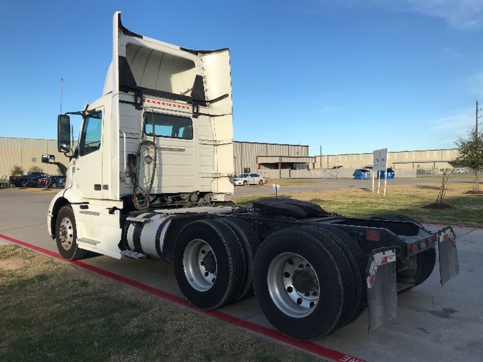 Day Cab Tractor-Heavy Duty Tractors-Volvo-2020-VNR64300-Katy-TX-516,894\n\t\tmiles-$ 51,750 - Image 5