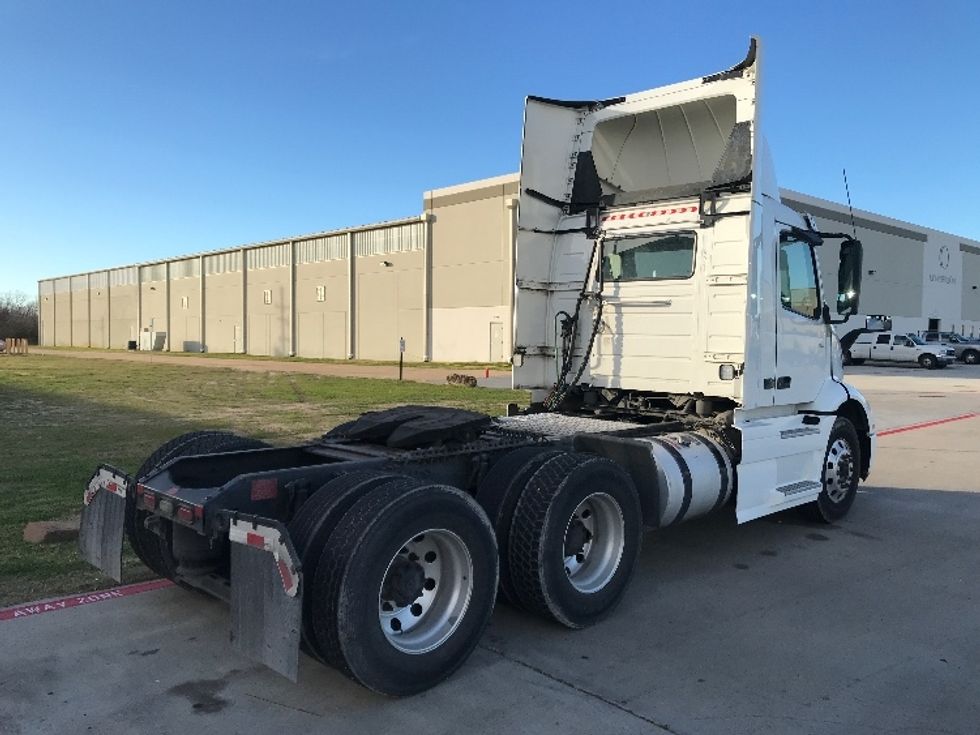 Day Cab Tractor-Heavy Duty Tractors-Volvo-2020-VNR64300-Katy-TX-516,894\n\t\tmiles-$ 51,750 - Image 7