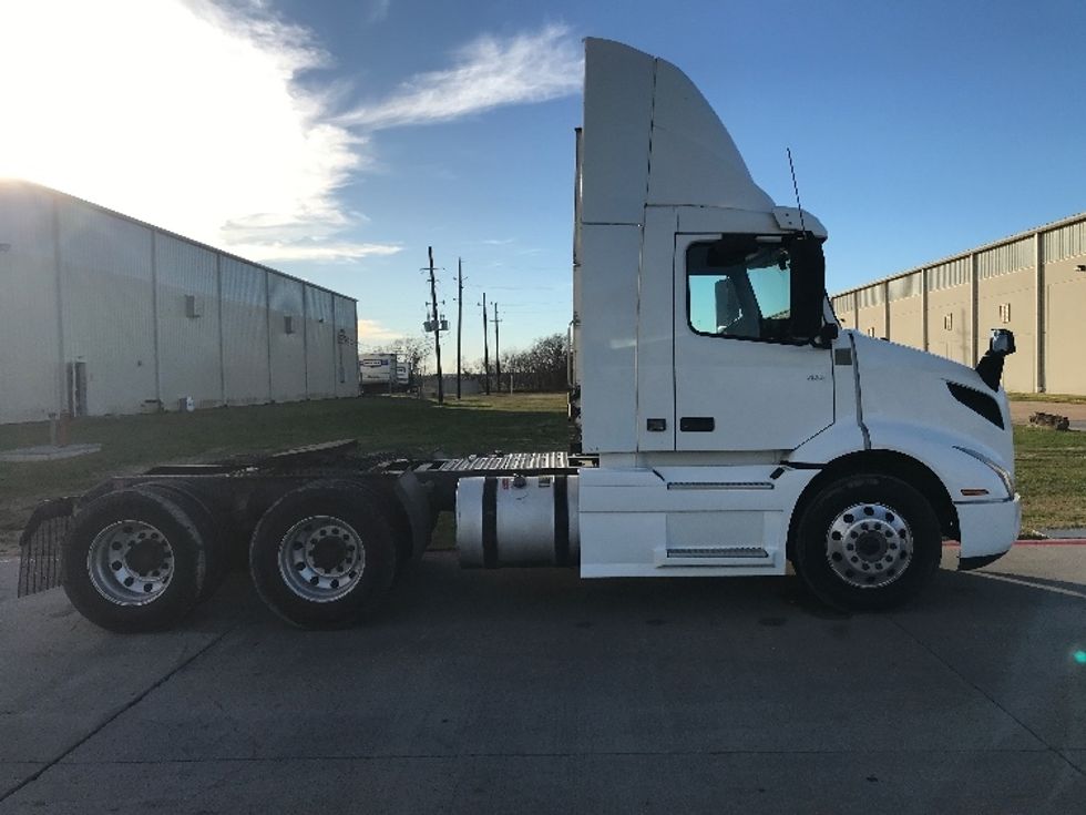 Day Cab Tractor-Heavy Duty Tractors-Volvo-2020-VNR64300-Katy-TX-516,894\n\t\tmiles-$ 51,750 - Image 8