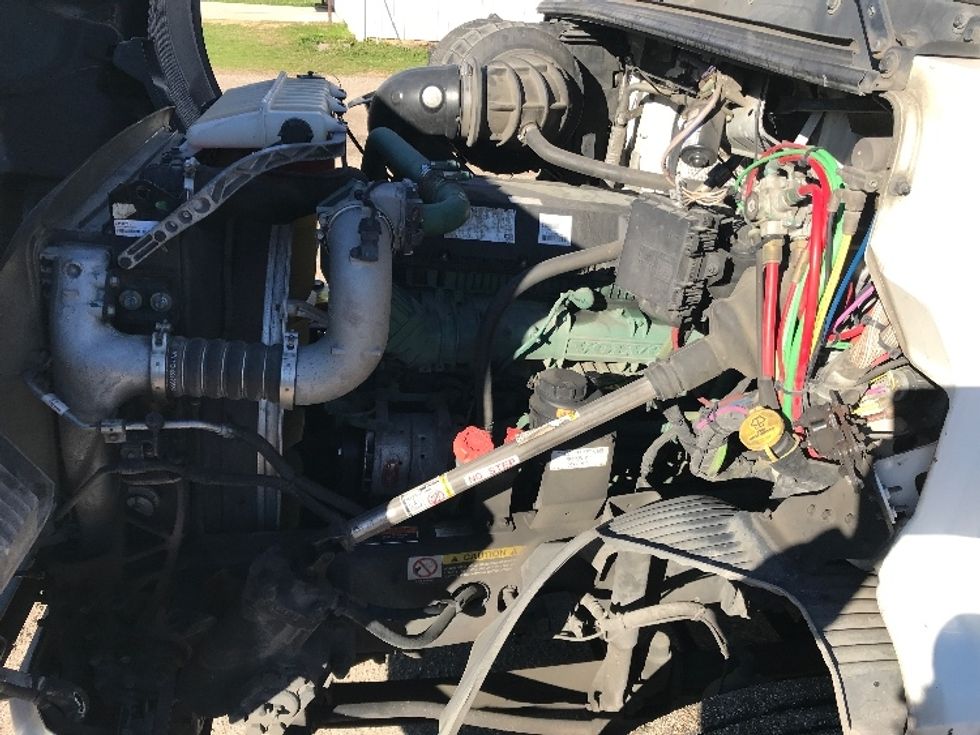 Day Cab Tractor-Heavy Duty Tractors-Volvo-2020-VNR64300-Katy-TX-519,174\n\t\tmiles-$ 51,500 - Image 16