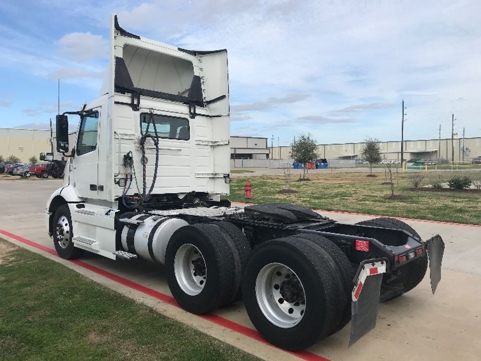Day Cab Tractor-Heavy Duty Tractors-Volvo-2020-VNR64300-Katy-TX-519,174\n\t\tmiles-$ 51,500 - Image 5