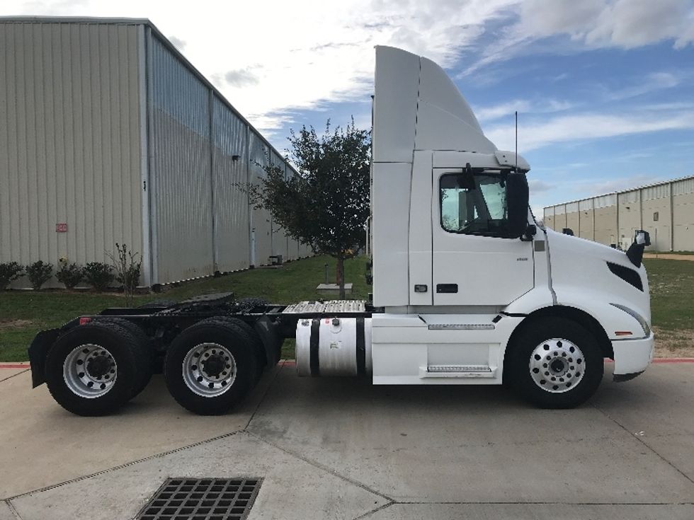 Day Cab Tractor-Heavy Duty Tractors-Volvo-2020-VNR64300-Katy-TX-519,174\n\t\tmiles-$ 51,500 - Image 8