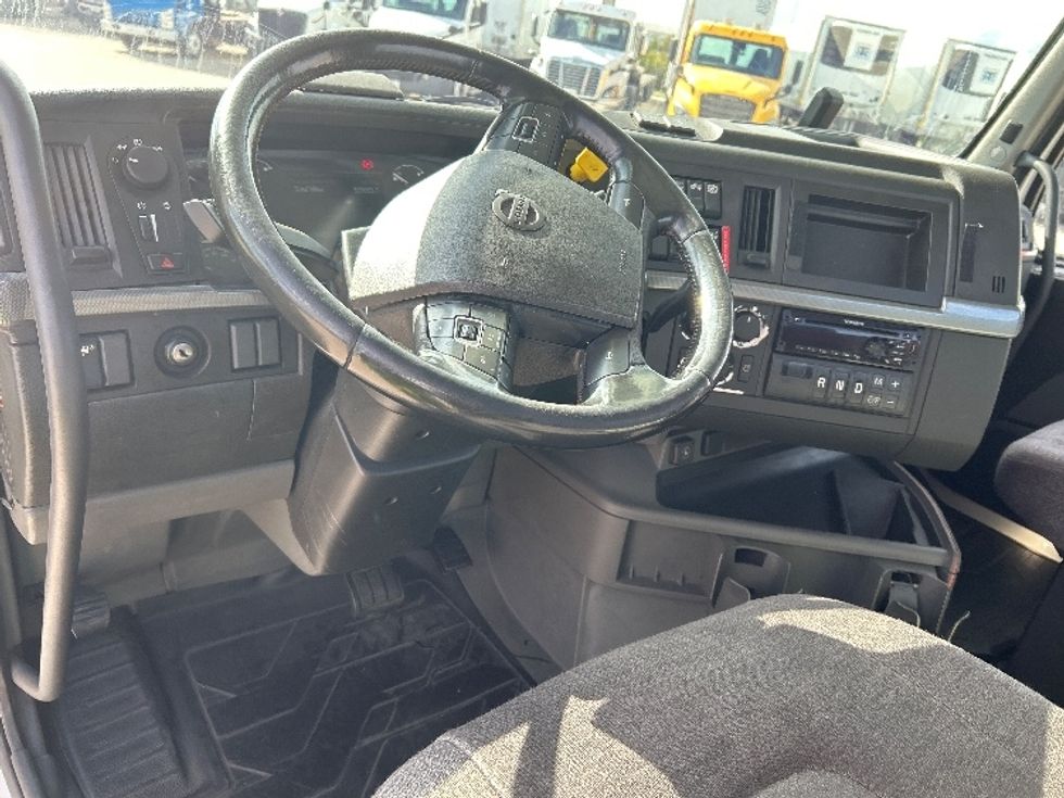 Day Cab Tractor-Heavy Duty Tractors-Volvo-2020-VNR64300-Katy-TX-521,093\n\t\tmiles-$ 37,500 - Image 10