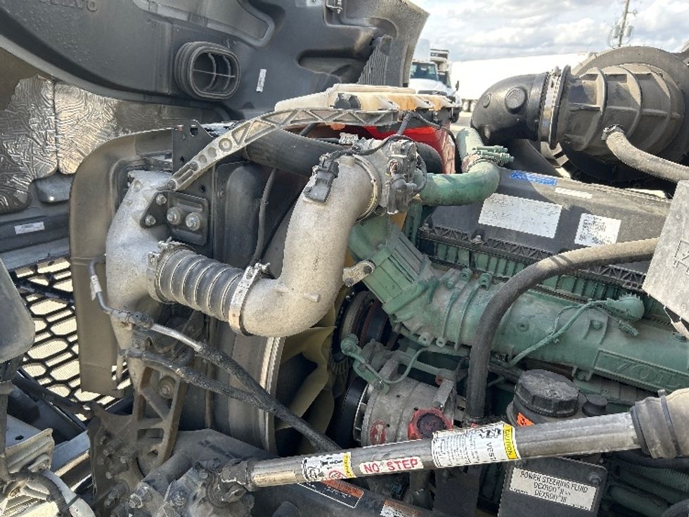 Day Cab Tractor-Heavy Duty Tractors-Volvo-2020-VNR64300-Katy-TX-521,093\n\t\tmiles-$ 37,500 - Image 16