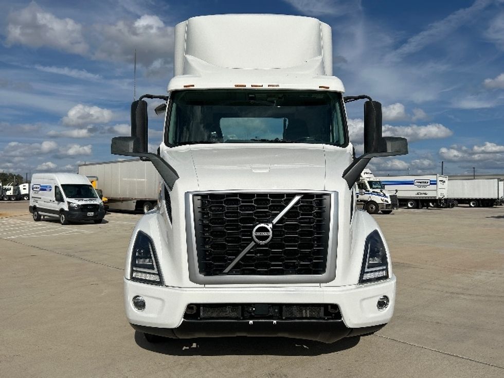 Day Cab Tractor-Heavy Duty Tractors-Volvo-2020-VNR64300-Katy-TX-521,093\n\t\tmiles-$ 37,500 - Image 2