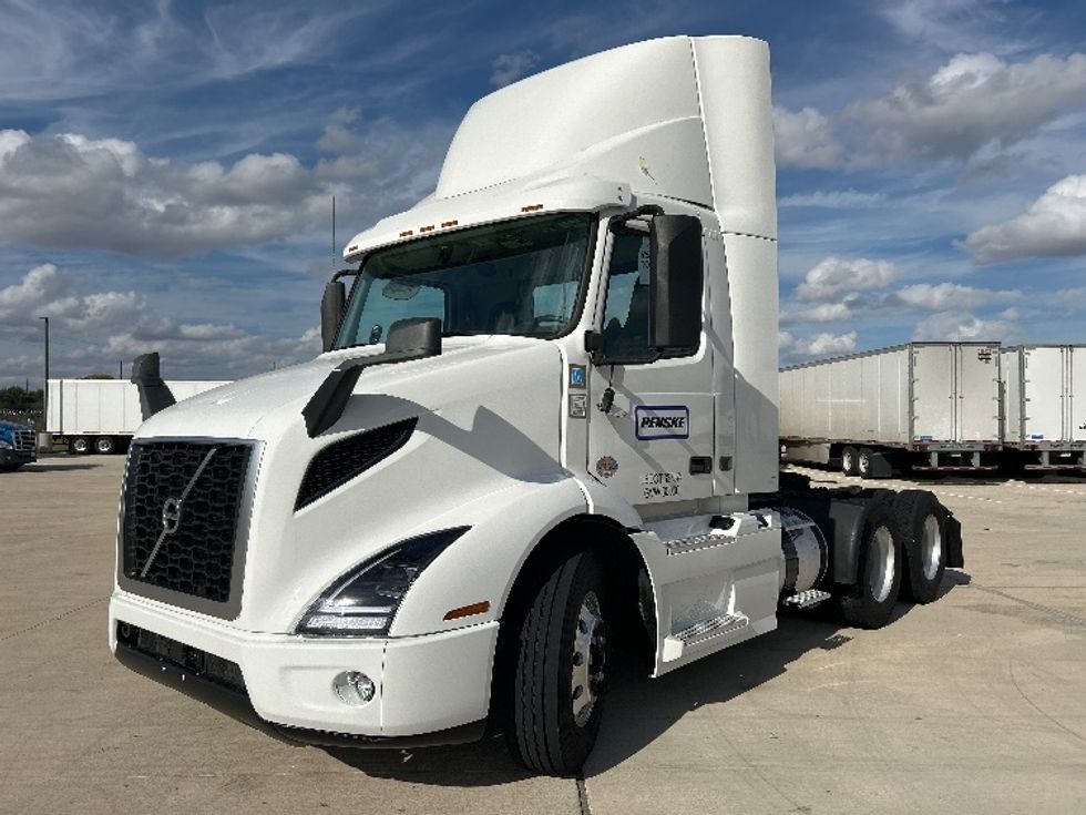 Day Cab Tractor-Heavy Duty Tractors-Volvo-2020-VNR64300-Katy-TX-521,093\n\t\tmiles-$ 37,500 - Image 3