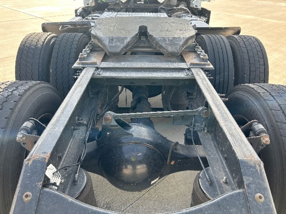 Day Cab Tractor-Heavy Duty Tractors-Volvo-2020-VNR64300-Katy-TX-521,093\n\t\tmiles-$ 37,500 - Image 6