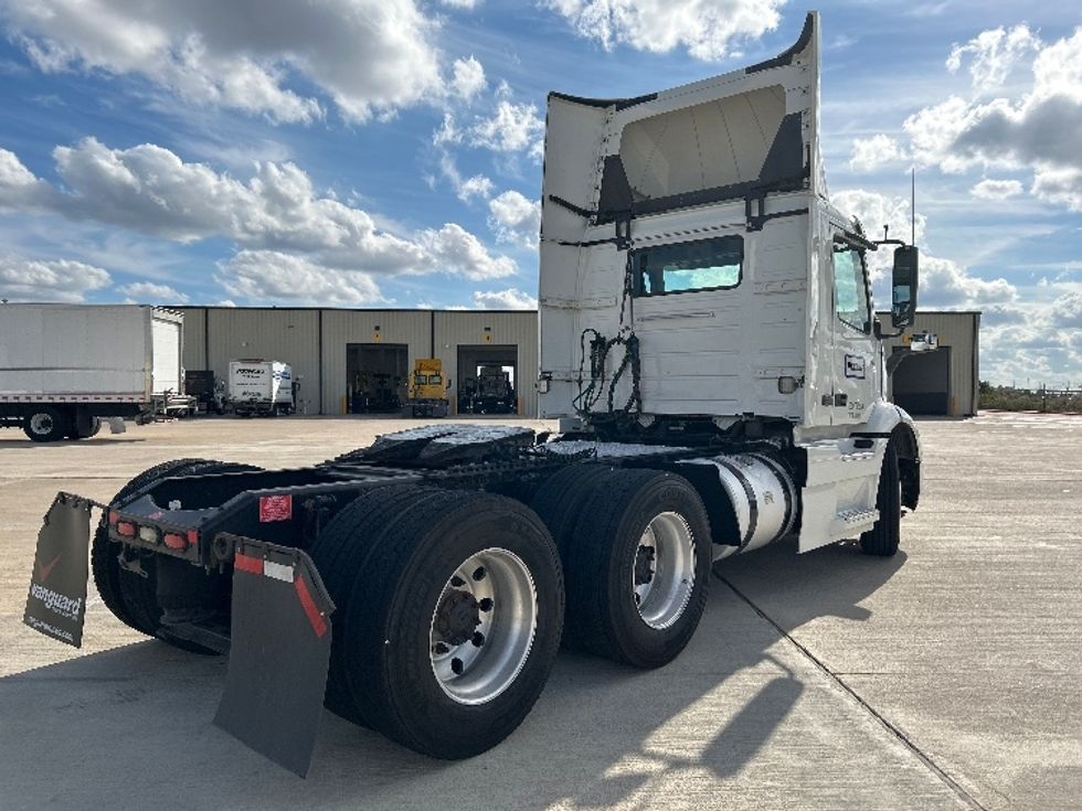 Day Cab Tractor-Heavy Duty Tractors-Volvo-2020-VNR64300-Katy-TX-521,093\n\t\tmiles-$ 37,500 - Image 7