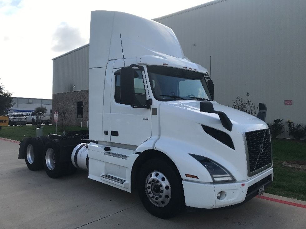 Day Cab Tractor-Heavy Duty Tractors-Volvo-2020-VNR64300-Katy-TX-537,082\n\t\tmiles-$ 49,750 - Image 1