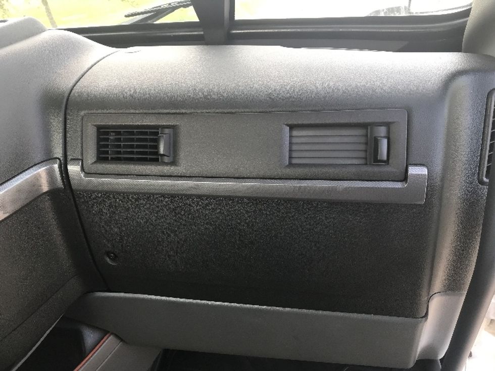 Day Cab Tractor-Heavy Duty Tractors-Volvo-2020-VNR64300-Katy-TX-537,082\n\t\tmiles-$ 49,750 - Image 13