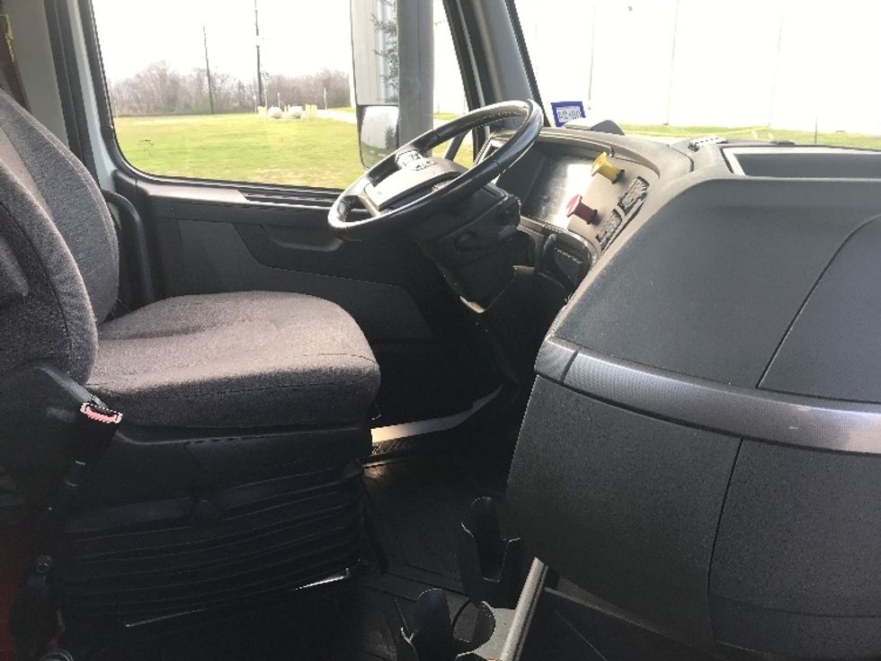 Day Cab Tractor-Heavy Duty Tractors-Volvo-2020-VNR64300-Katy-TX-537,082\n\t\tmiles-$ 49,750 - Image 14