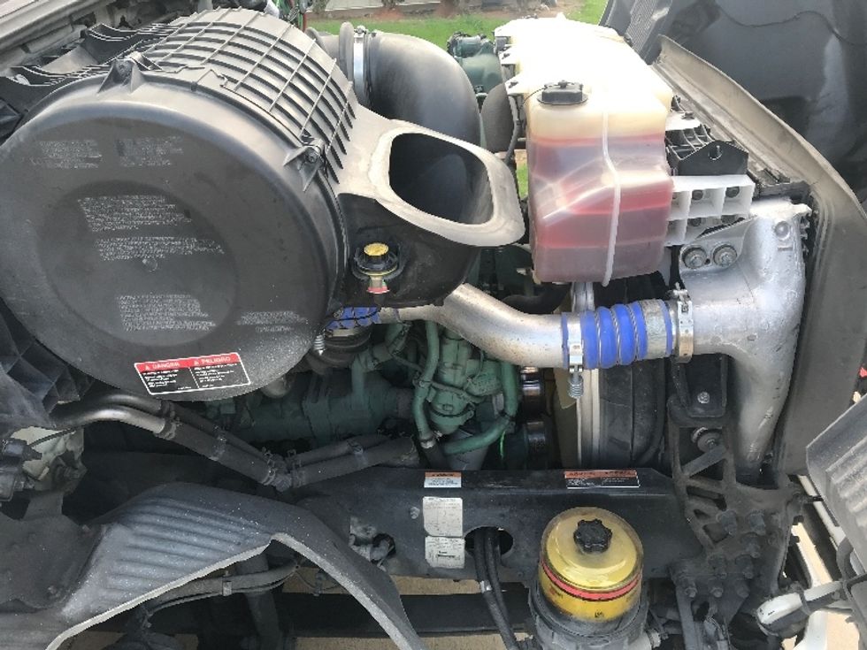 Day Cab Tractor-Heavy Duty Tractors-Volvo-2020-VNR64300-Katy-TX-537,082\n\t\tmiles-$ 49,750 - Image 15