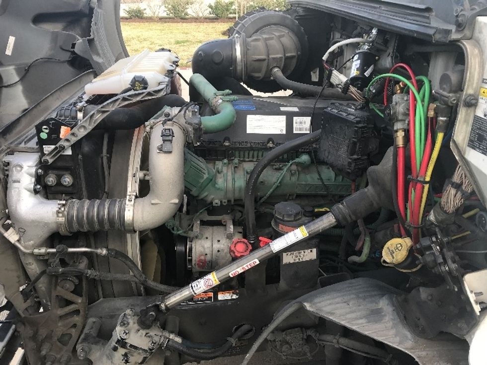 Day Cab Tractor-Heavy Duty Tractors-Volvo-2020-VNR64300-Katy-TX-537,082\n\t\tmiles-$ 49,750 - Image 16