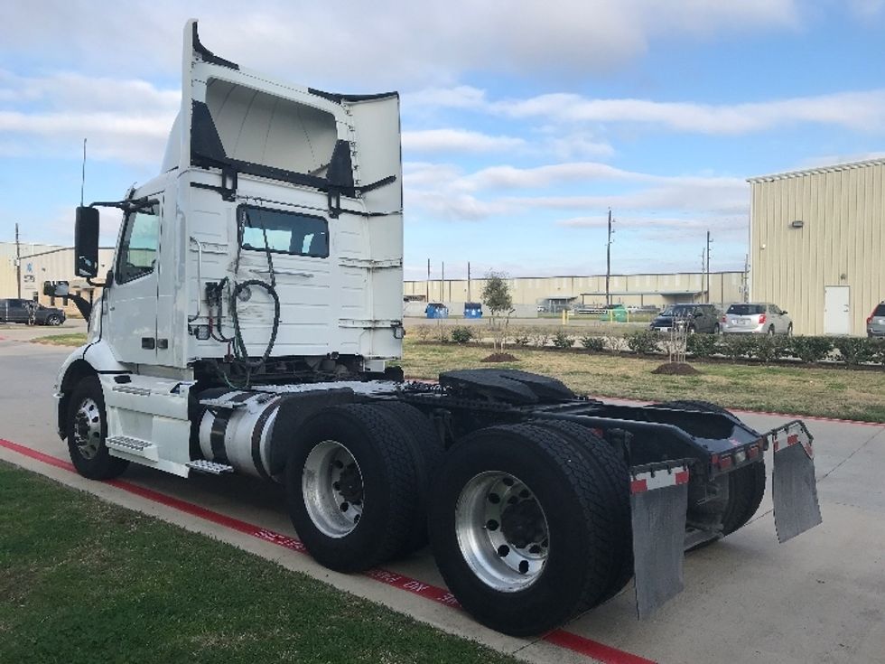 Day Cab Tractor-Heavy Duty Tractors-Volvo-2020-VNR64300-Katy-TX-537,082\n\t\tmiles-$ 49,750 - Image 5