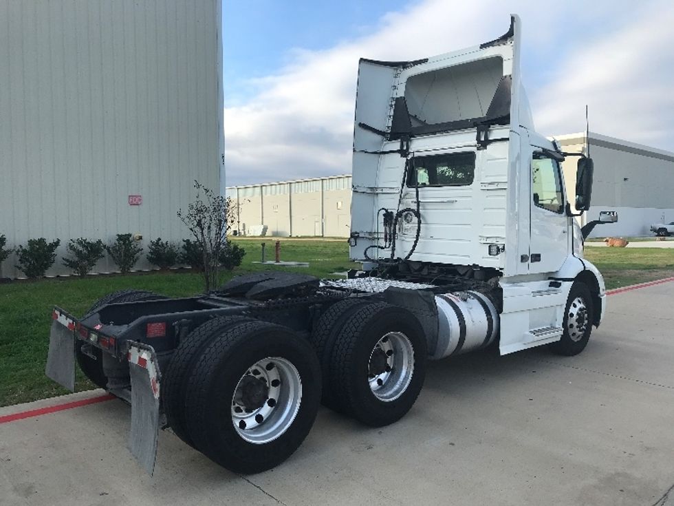 Day Cab Tractor-Heavy Duty Tractors-Volvo-2020-VNR64300-Katy-TX-537,082\n\t\tmiles-$ 49,750 - Image 7