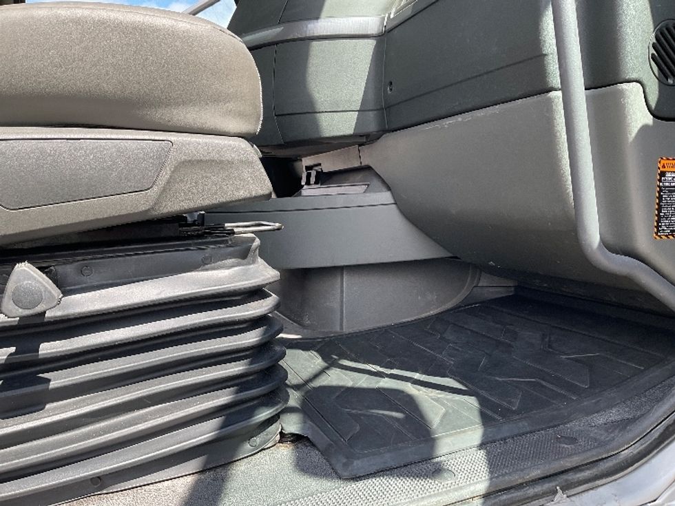 Day Cab Tractor-Heavy Duty Tractors-Volvo-2020-VNR64300-La Porte-IN-355,461\n\t\tmiles-$ 44,250 - Image 12