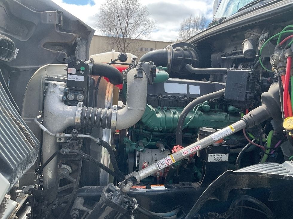 Day Cab Tractor-Heavy Duty Tractors-Volvo-2020-VNR64300-La Porte-IN-355,461\n\t\tmiles-$ 44,250 - Image 16