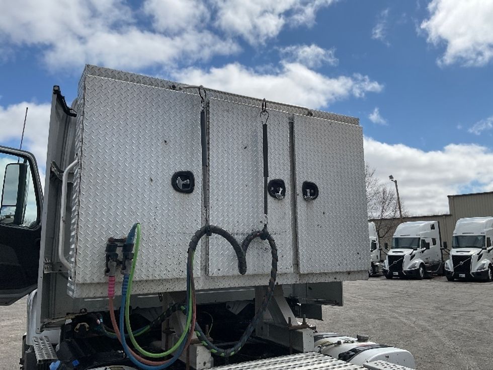 Day Cab Tractor-Heavy Duty Tractors-Volvo-2020-VNR64300-La Porte-IN-355,461\n\t\tmiles-$ 44,250 - Image 17