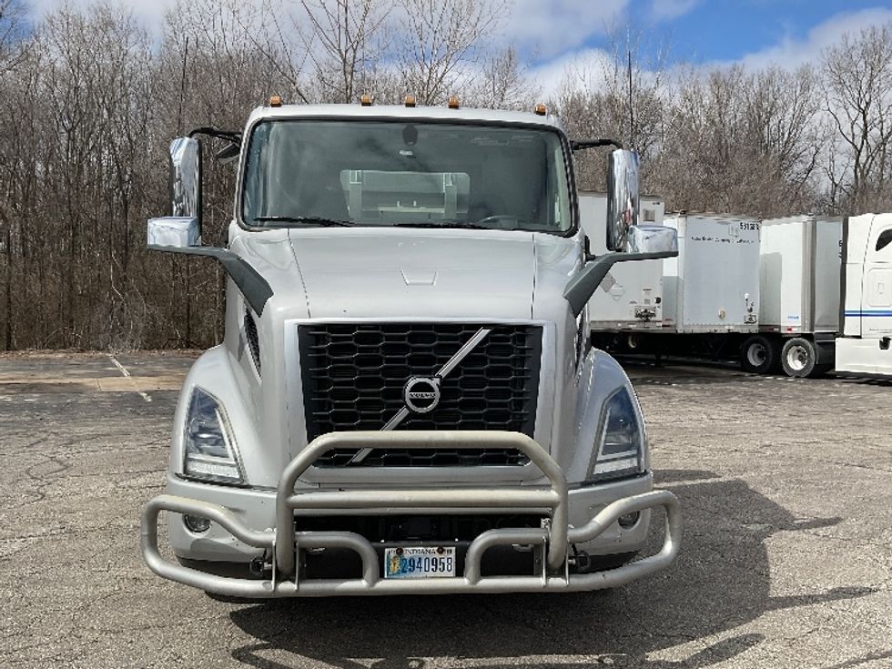 Day Cab Tractor-Heavy Duty Tractors-Volvo-2020-VNR64300-La Porte-IN-355,461\n\t\tmiles-$ 44,250 - Image 2