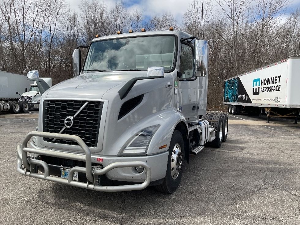 Day Cab Tractor-Heavy Duty Tractors-Volvo-2020-VNR64300-La Porte-IN-355,461\n\t\tmiles-$ 44,250 - Image 3