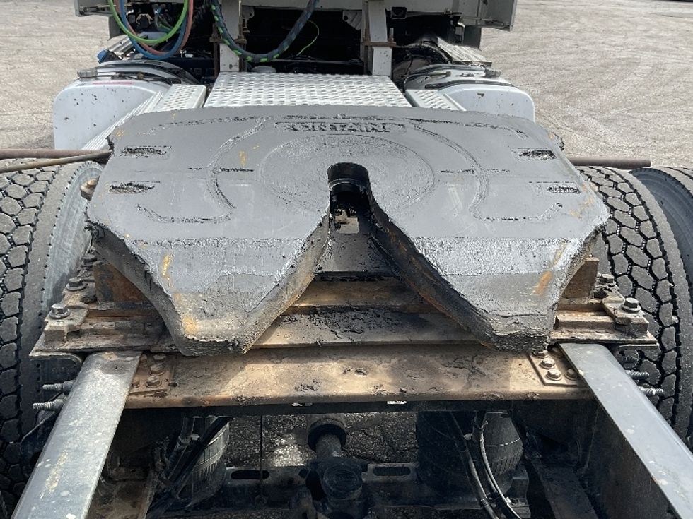 Day Cab Tractor-Heavy Duty Tractors-Volvo-2020-VNR64300-La Porte-IN-355,461\n\t\tmiles-$ 44,250 - Image 6