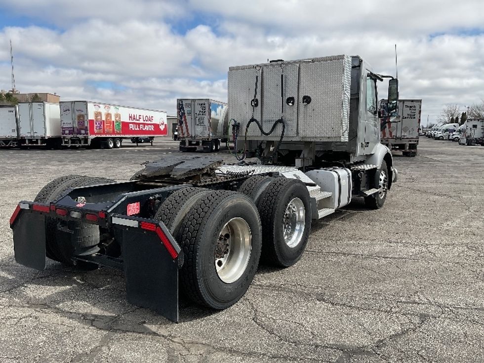 Day Cab Tractor-Heavy Duty Tractors-Volvo-2020-VNR64300-La Porte-IN-355,461\n\t\tmiles-$ 44,250 - Image 7