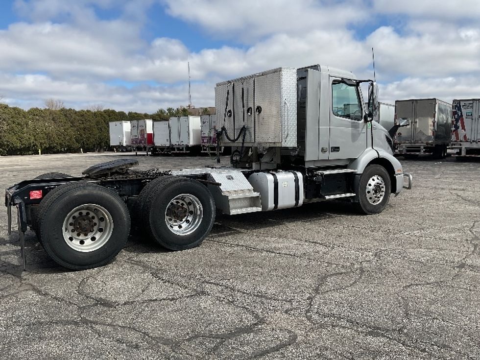 Day Cab Tractor-Heavy Duty Tractors-Volvo-2020-VNR64300-La Porte-IN-355,461\n\t\tmiles-$ 44,250 - Image 8