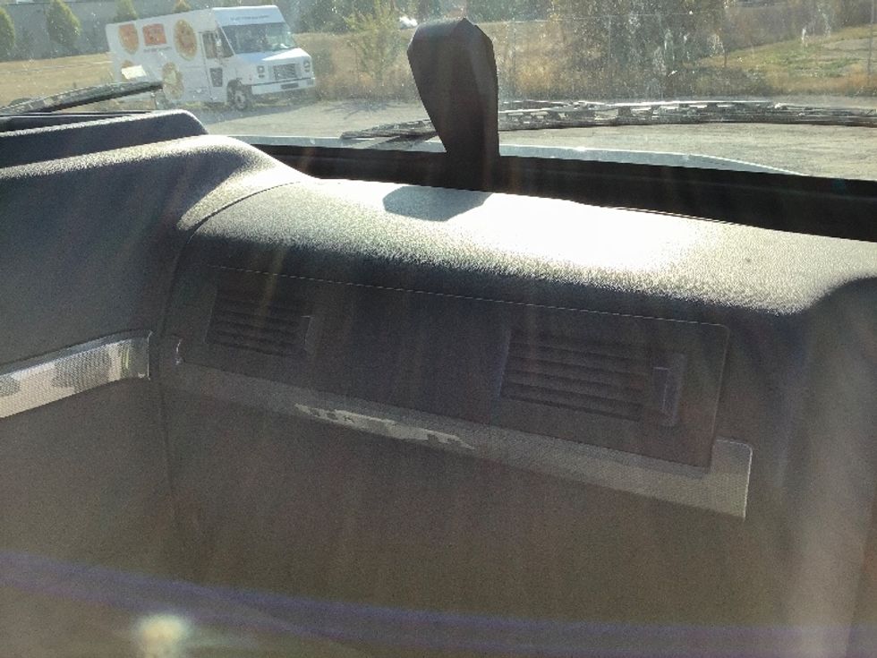 Day Cab Tractor-Heavy Duty Tractors-Volvo-2020-VNR64300-Lacey-WA-244,865\n\t\tmiles-$ 55,250 - Image 13