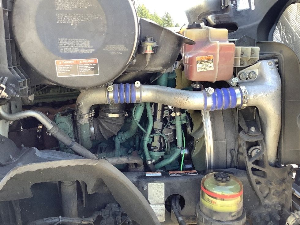 Day Cab Tractor-Heavy Duty Tractors-Volvo-2020-VNR64300-Lacey-WA-244,865\n\t\tmiles-$ 55,250 - Image 15