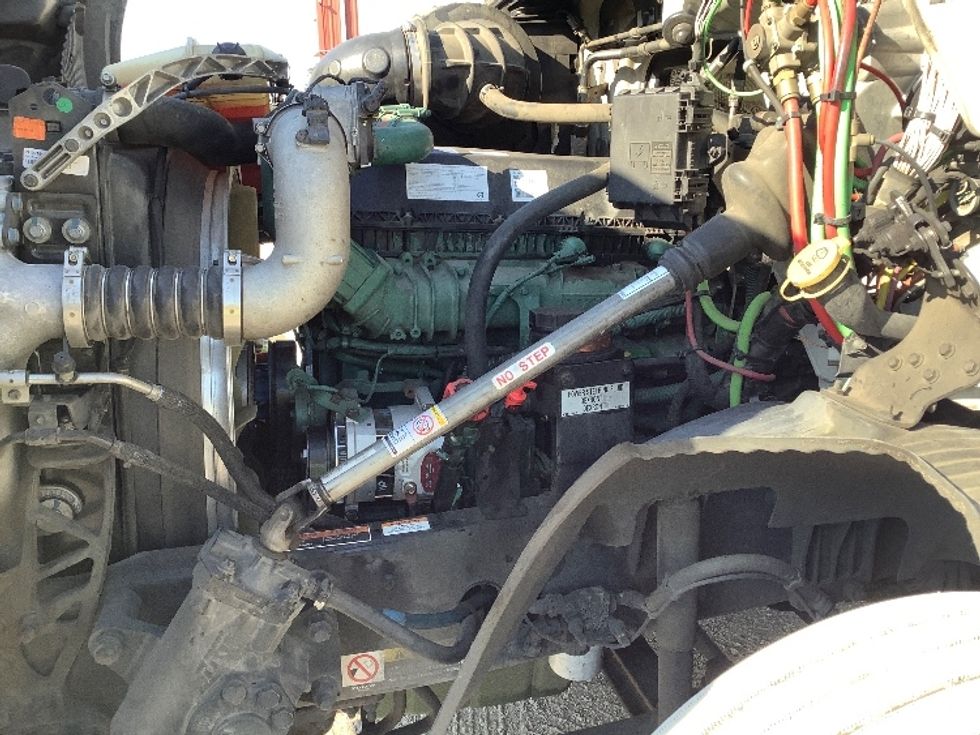 Day Cab Tractor-Heavy Duty Tractors-Volvo-2020-VNR64300-Lacey-WA-244,865\n\t\tmiles-$ 55,250 - Image 16