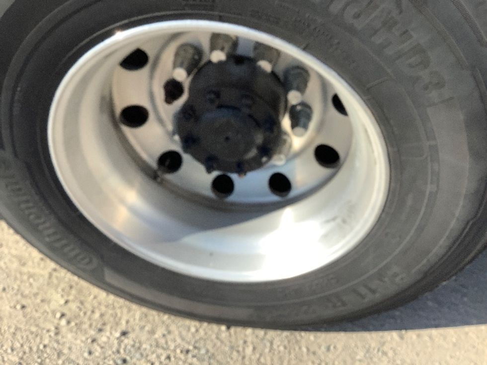 Day Cab Tractor-Heavy Duty Tractors-Volvo-2020-VNR64300-Lacey-WA-244,865\n\t\tmiles-$ 55,250 - Image 17