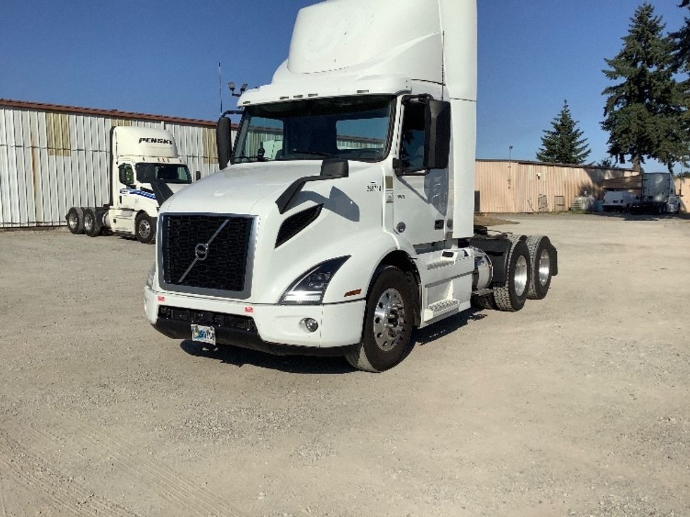 Day Cab Tractor-Heavy Duty Tractors-Volvo-2020-VNR64300-Lacey-WA-244,865\n\t\tmiles-$ 55,250 - Image 3