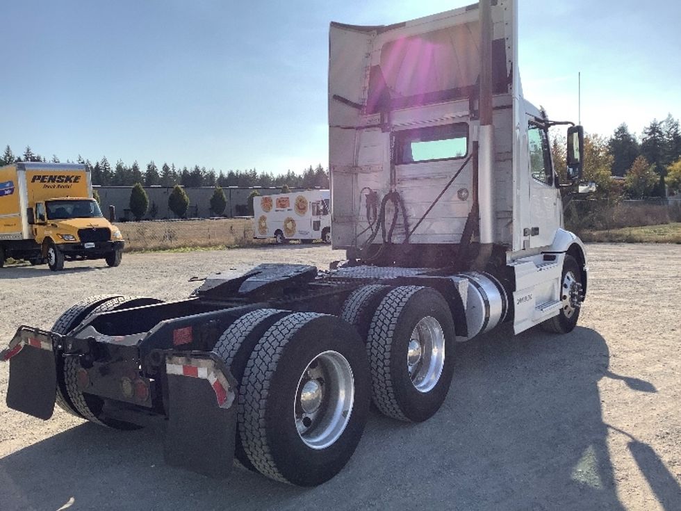 Day Cab Tractor-Heavy Duty Tractors-Volvo-2020-VNR64300-Lacey-WA-244,865\n\t\tmiles-$ 55,250 - Image 7
