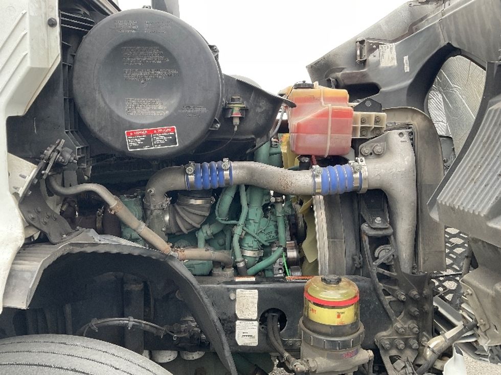 Day Cab Tractor-Heavy Duty Tractors-Volvo-2020-VNR64300-Lacey-WA-307,746\n\t\tmiles-$ 51,750 - Image 14