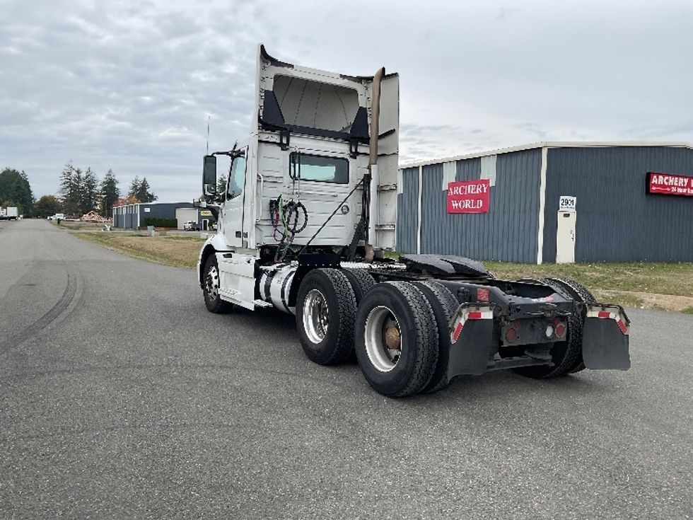 Day Cab Tractor-Heavy Duty Tractors-Volvo-2020-VNR64300-Lacey-WA-307,746\n\t\tmiles-$ 51,750 - Image 5