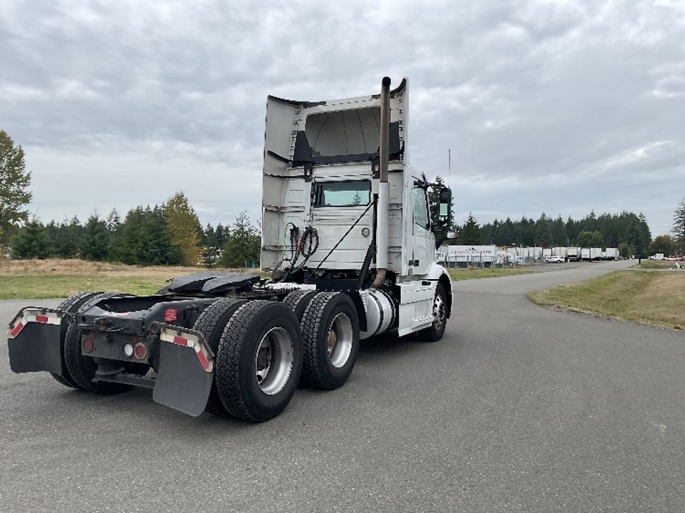 Day Cab Tractor-Heavy Duty Tractors-Volvo-2020-VNR64300-Lacey-WA-307,746\n\t\tmiles-$ 51,750 - Image 7