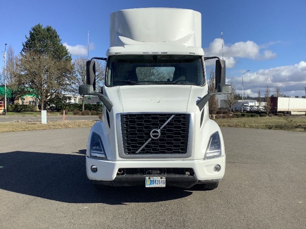 Day Cab Tractor-Heavy Duty Tractors-Volvo-2020-VNR64300-Lacey-WA-393,251\n\t\tmiles-$ 45,250 - Image 2