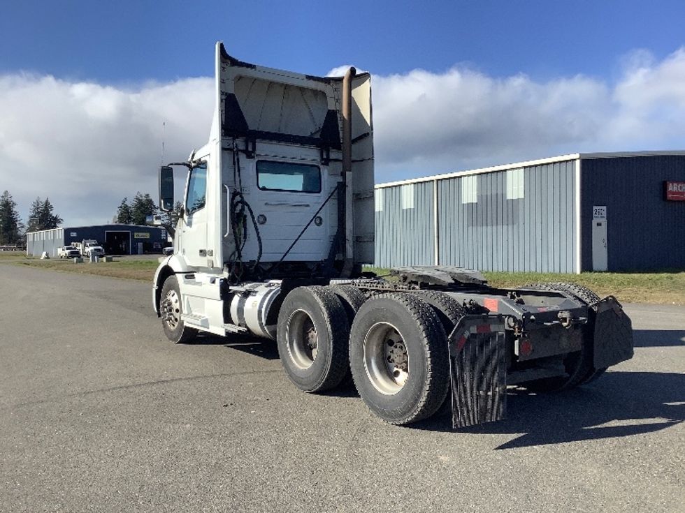 Day Cab Tractor-Heavy Duty Tractors-Volvo-2020-VNR64300-Lacey-WA-393,251\n\t\tmiles-$ 45,250 - Image 5