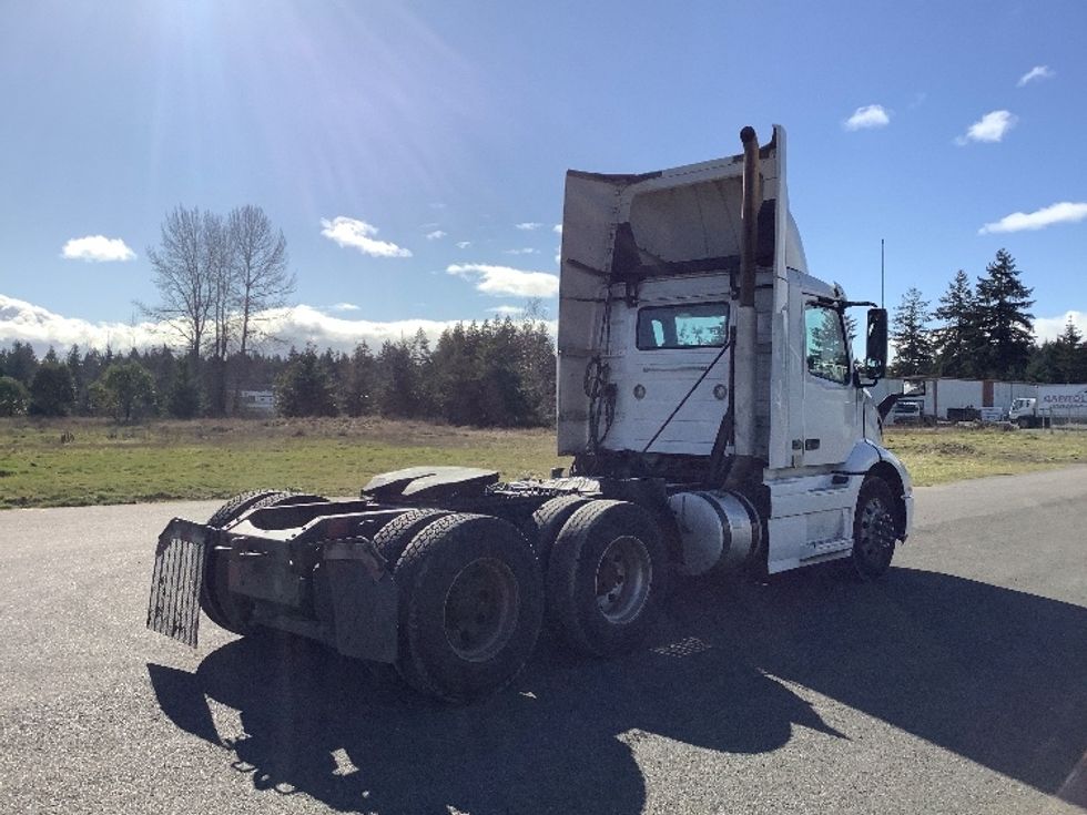 Day Cab Tractor-Heavy Duty Tractors-Volvo-2020-VNR64300-Lacey-WA-393,251\n\t\tmiles-$ 45,250 - Image 7