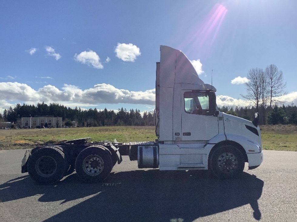 Day Cab Tractor-Heavy Duty Tractors-Volvo-2020-VNR64300-Lacey-WA-393,251\n\t\tmiles-$ 45,250 - Image 8