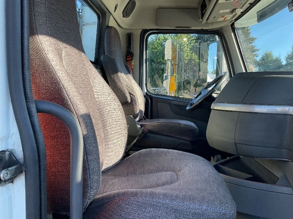 Day Cab Tractor-Heavy Duty Tractors-Volvo-2020-VNR64300-Lancaster-PA-402,679\n\t\tmiles-$ 45,250 - Image 14