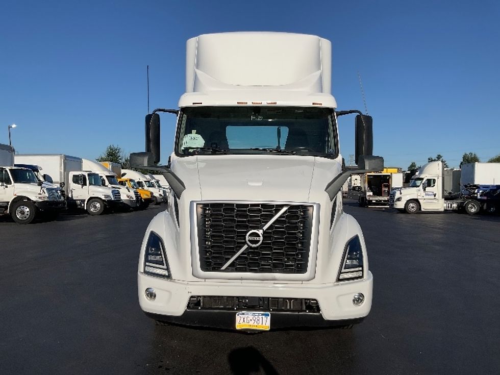 Day Cab Tractor-Heavy Duty Tractors-Volvo-2020-VNR64300-Lancaster-PA-402,679\n\t\tmiles-$ 45,250 - Image 2