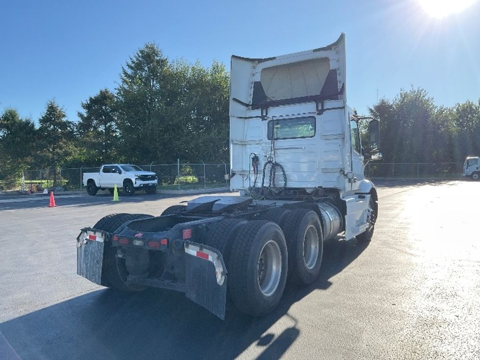 Day Cab Tractor-Heavy Duty Tractors-Volvo-2020-VNR64300-Lancaster-PA-402,679\n\t\tmiles-$ 45,250 - Image 7