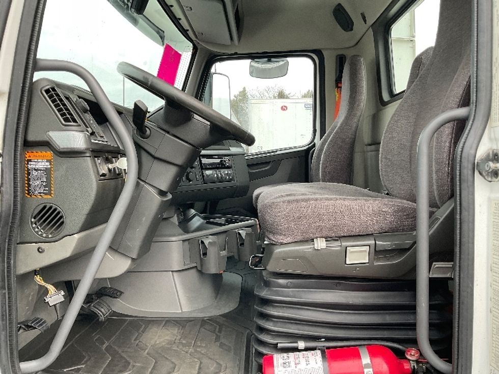 Day Cab Tractor-Heavy Duty Tractors-Volvo-2020-VNR64300-Lancaster-PA-403,595\n\t\tmiles-$ 50,000 - Image 10