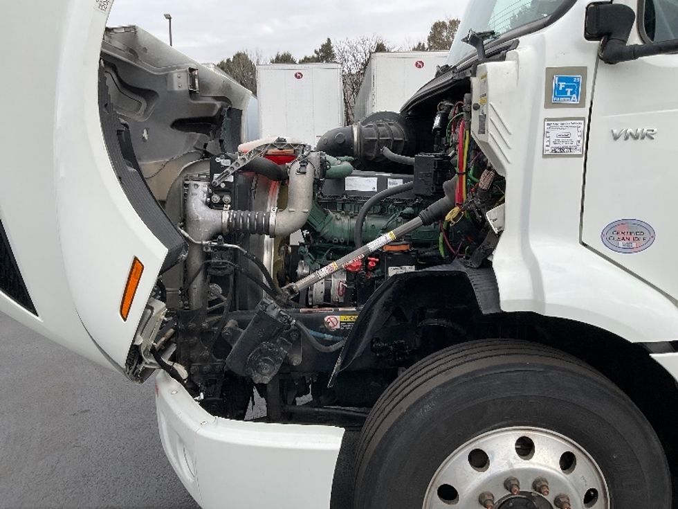 Day Cab Tractor-Heavy Duty Tractors-Volvo-2020-VNR64300-Lancaster-PA-403,595\n\t\tmiles-$ 50,000 - Image 16