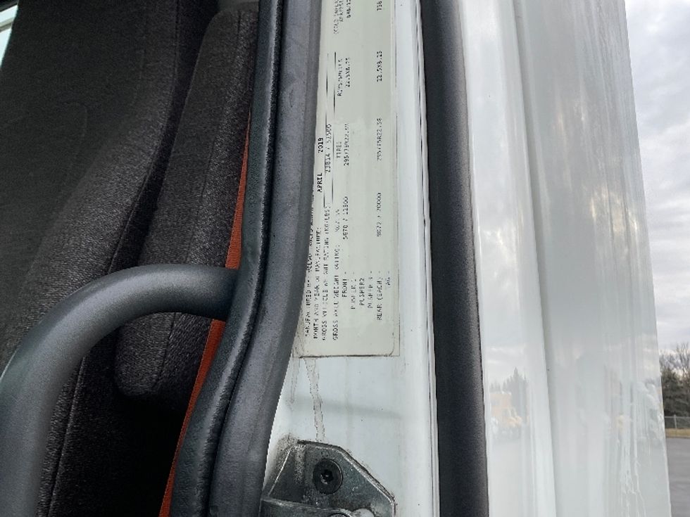 Day Cab Tractor-Heavy Duty Tractors-Volvo-2020-VNR64300-Lancaster-PA-403,595\n\t\tmiles-$ 50,000 - Image 17