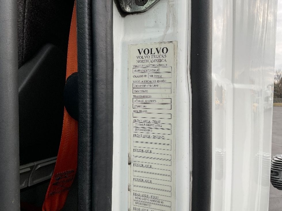 Day Cab Tractor-Heavy Duty Tractors-Volvo-2020-VNR64300-Lancaster-PA-403,595\n\t\tmiles-$ 50,000 - Image 18