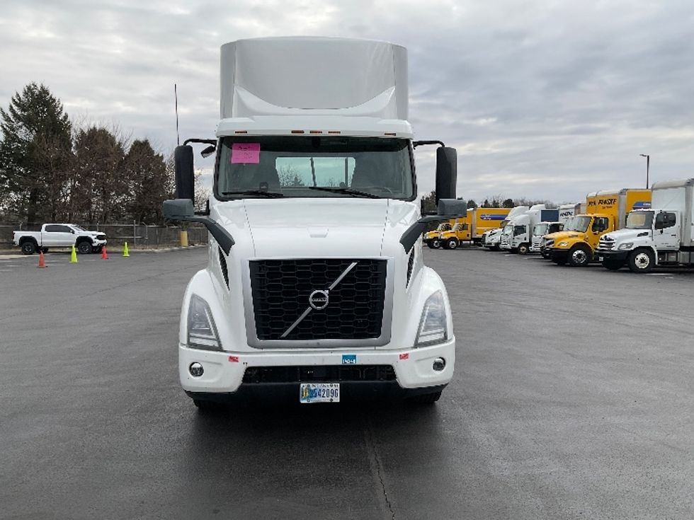 Day Cab Tractor-Heavy Duty Tractors-Volvo-2020-VNR64300-Lancaster-PA-403,595\n\t\tmiles-$ 50,000 - Image 2