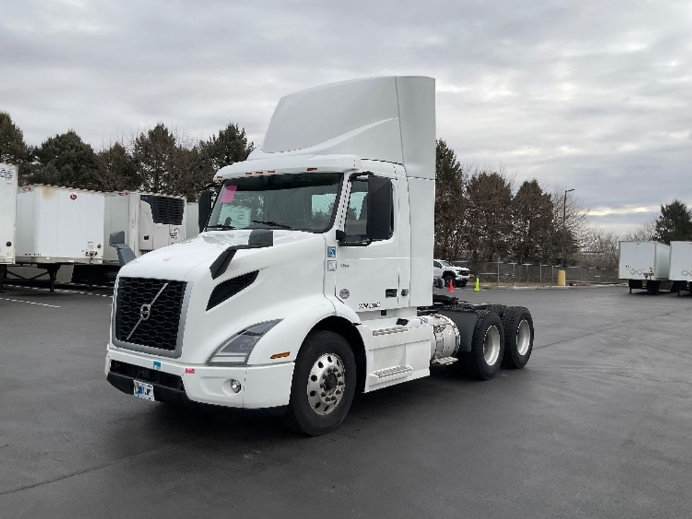 Day Cab Tractor-Heavy Duty Tractors-Volvo-2020-VNR64300-Lancaster-PA-403,595\n\t\tmiles-$ 50,000 - Image 3